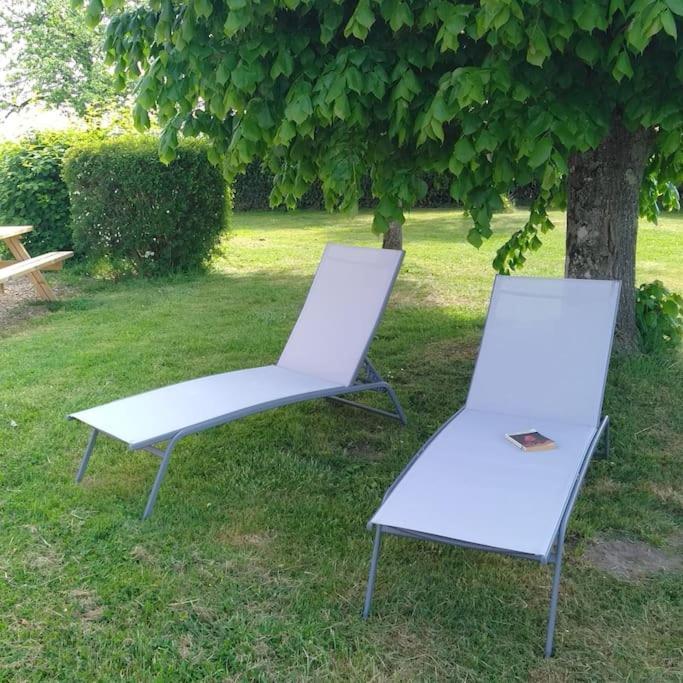 Grande Maison de plain pied avec jardin arboré. Champignelles Extérieur photo