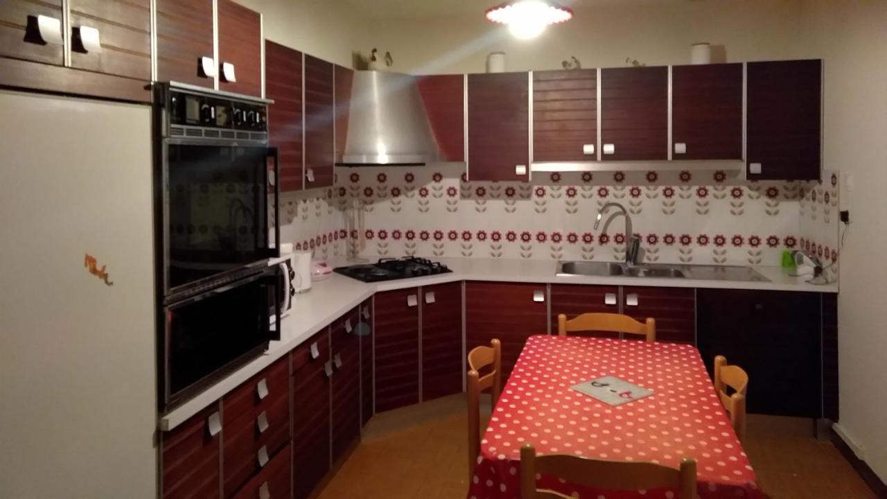Grande Maison de plain pied avec jardin arboré. Champignelles Extérieur photo