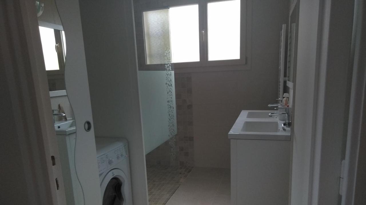 Grande Maison de plain pied avec jardin arboré. Champignelles Extérieur photo