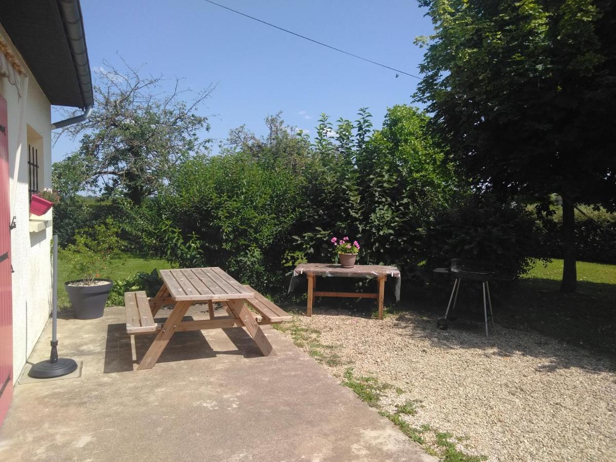 Grande Maison de plain pied avec jardin arboré. Champignelles Extérieur photo
