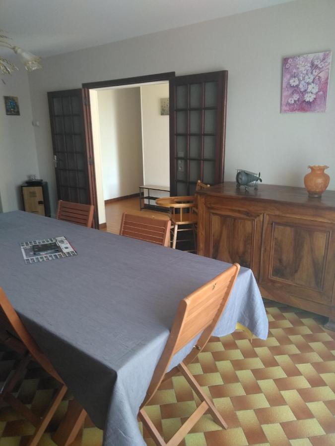 Grande Maison de plain pied avec jardin arboré. Champignelles Extérieur photo